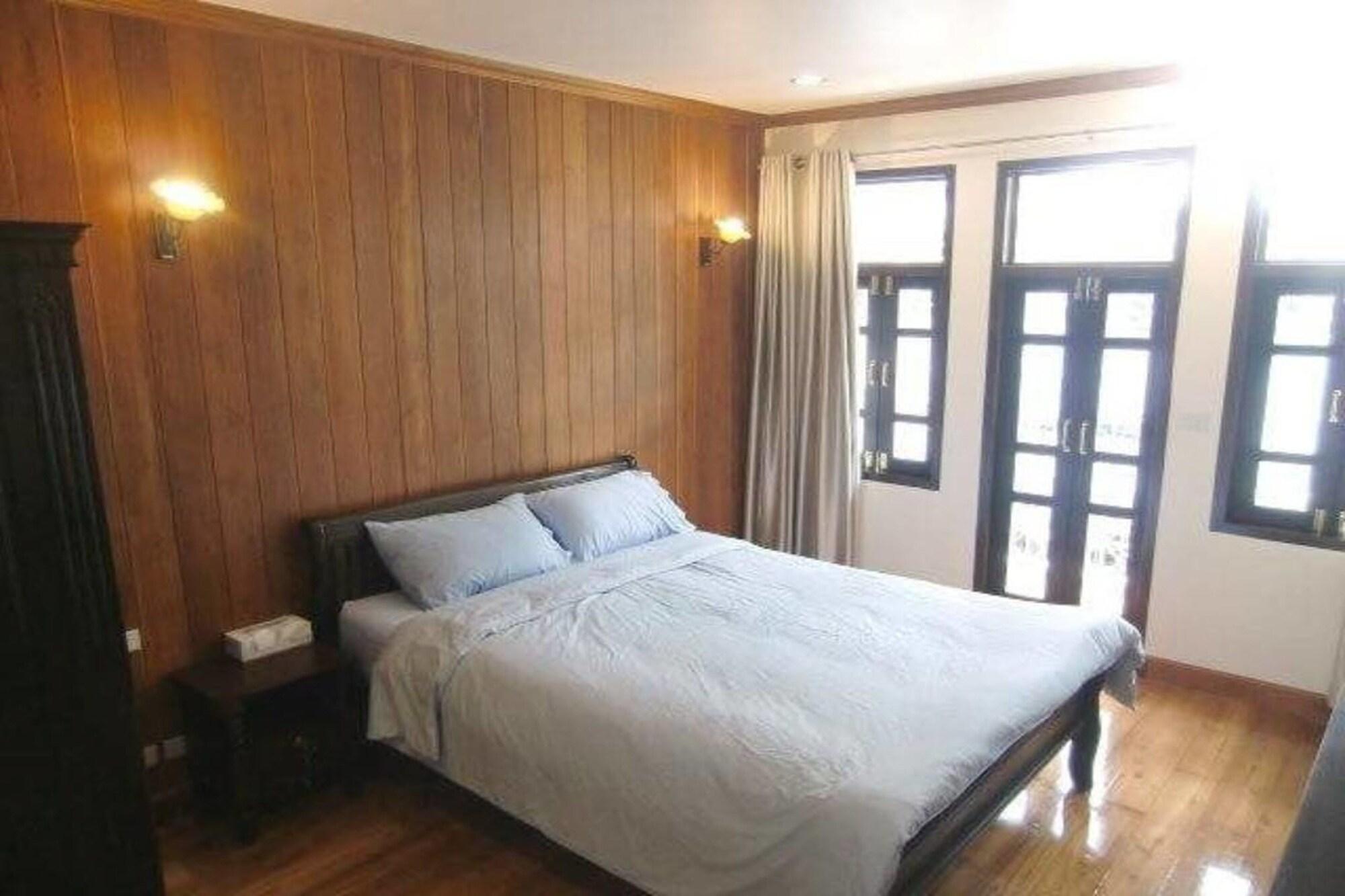 The Royal Thatien Village Guest house Bangkok