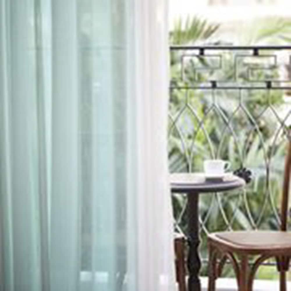 Hotel The Rose Residence,