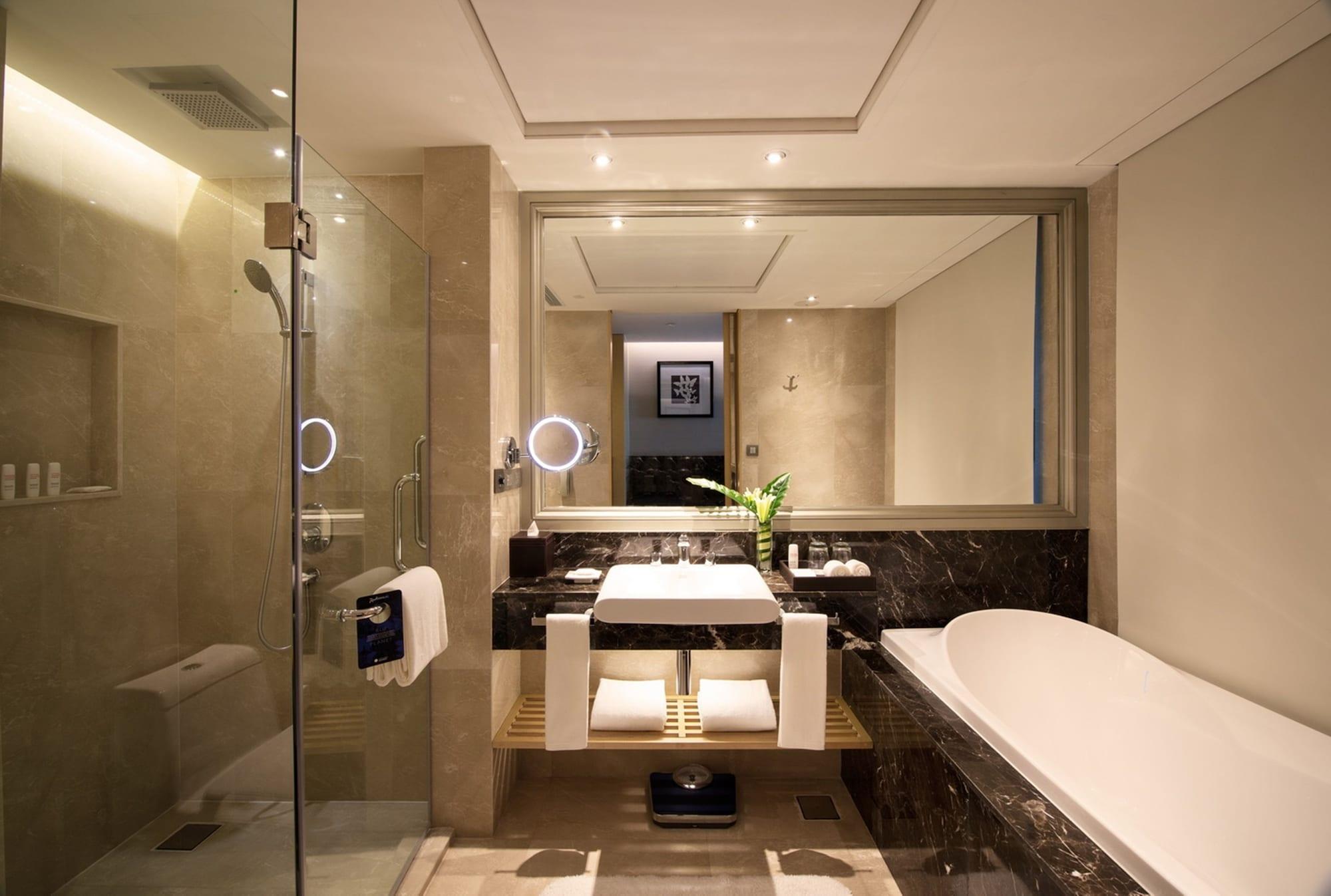 Hotel Radisson Blu Plaza 5*