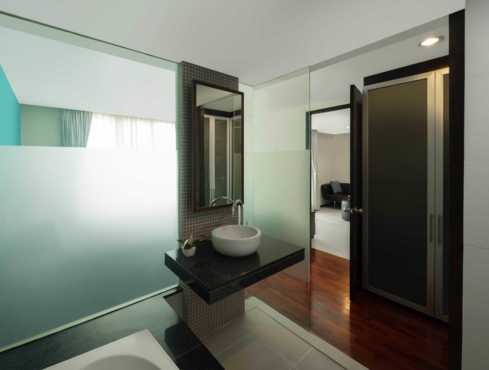 Silom Lofts 3*
