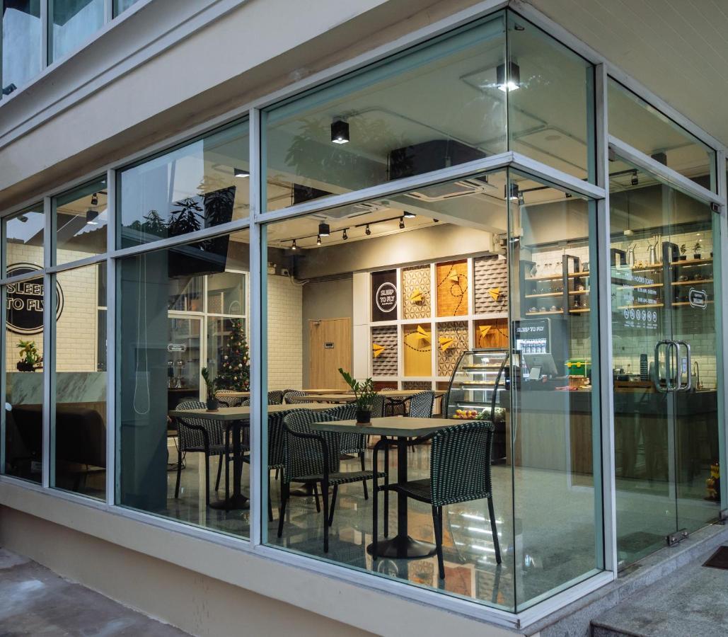 Sleep To Fly & Suvarnabhumi Airport Hostel *