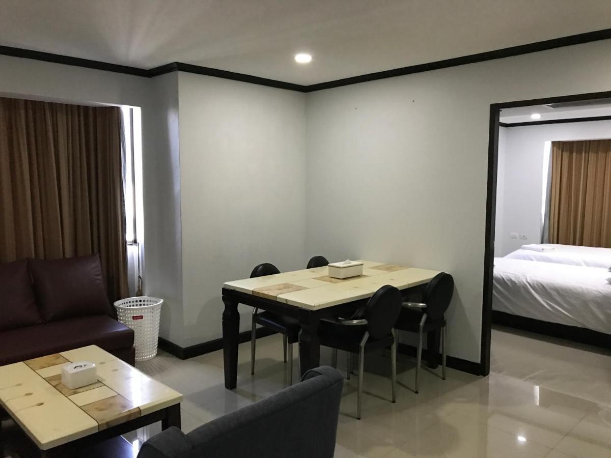 Omnitower Two Bedroom Cozy Bangkok