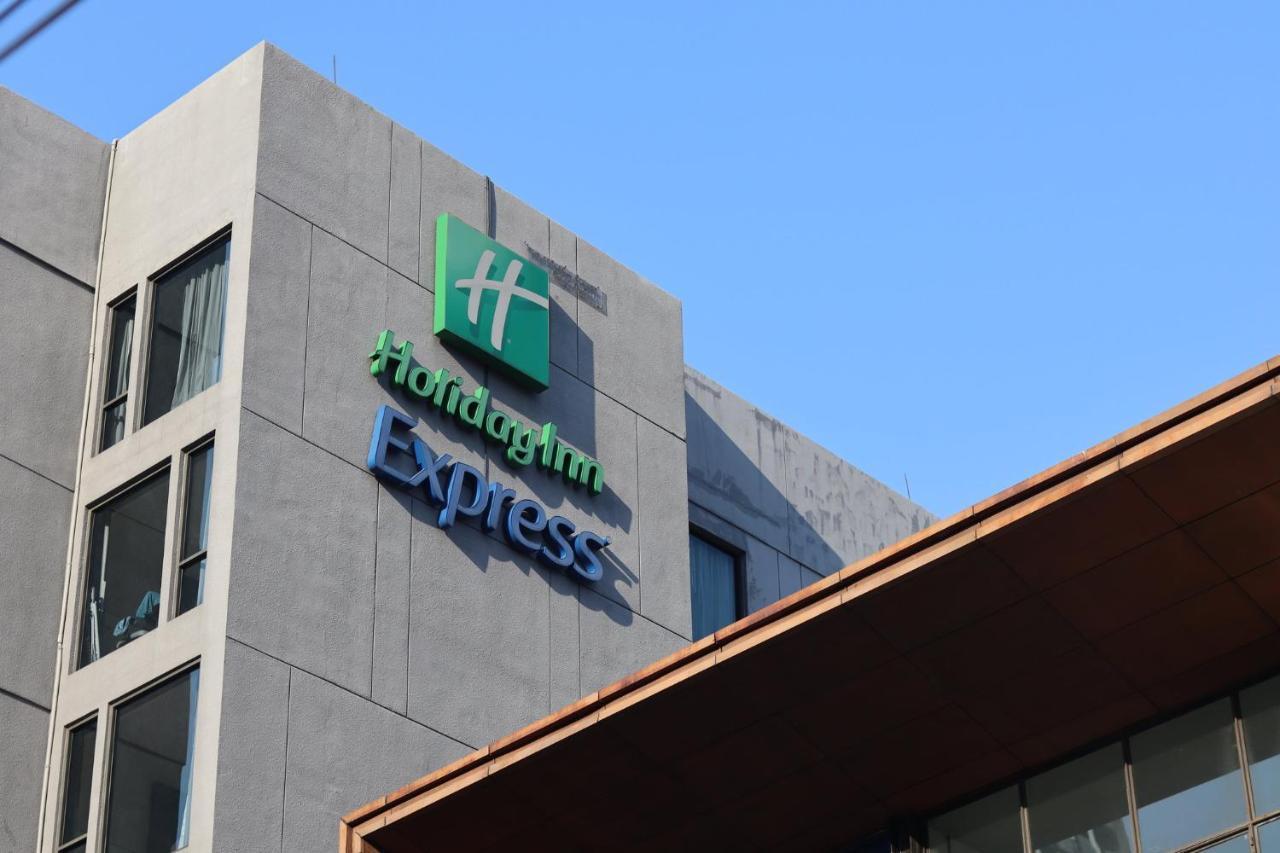 Hotel Express Sukhumvit 11 By Ihg