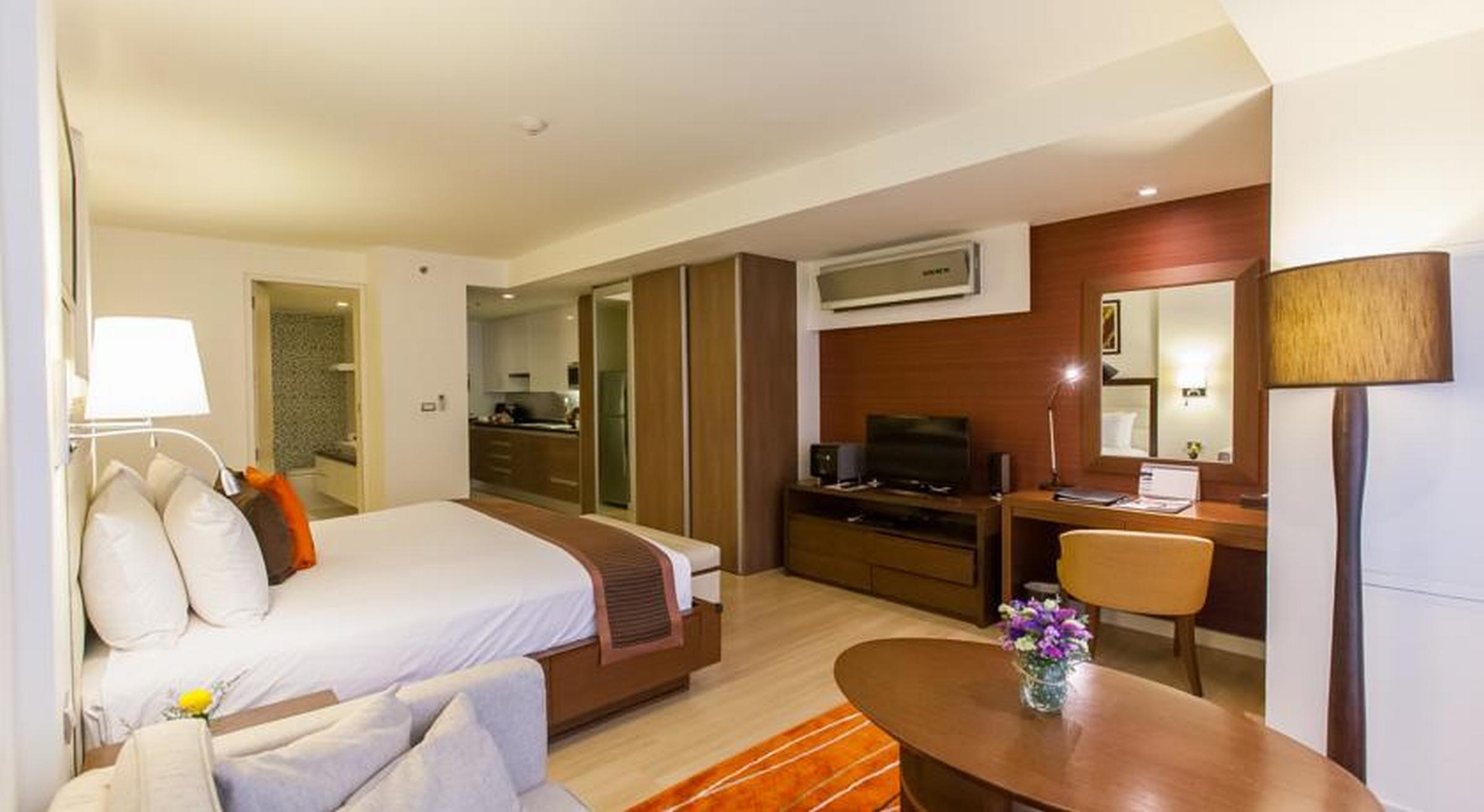 Oakwood Sukhumvit 24 Hotel 4*