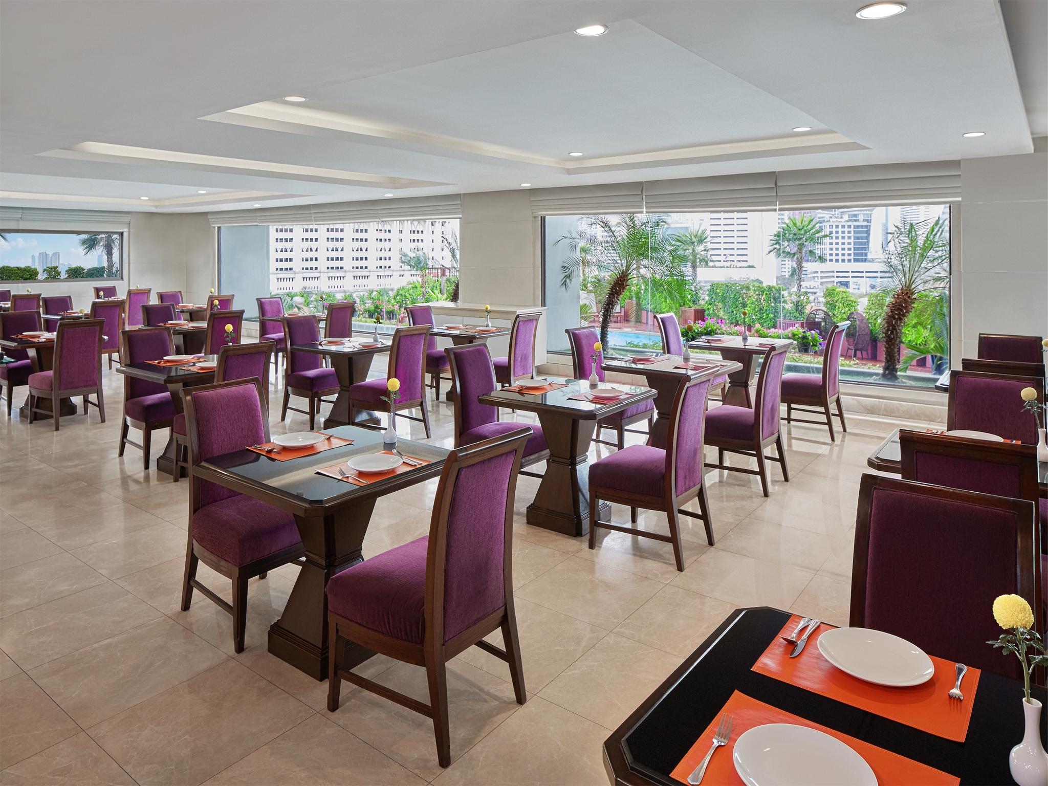 Centre Point Plus Hotel Silom - Newly Renovated Hotel 4*