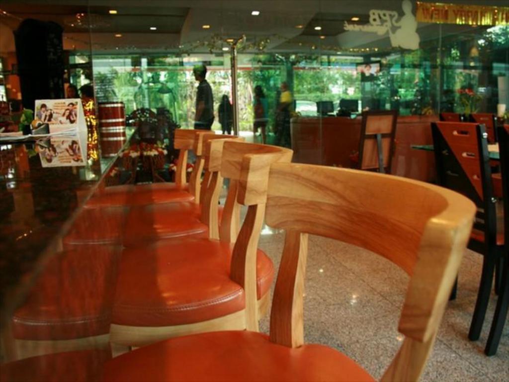 Juzi Hotel 3*