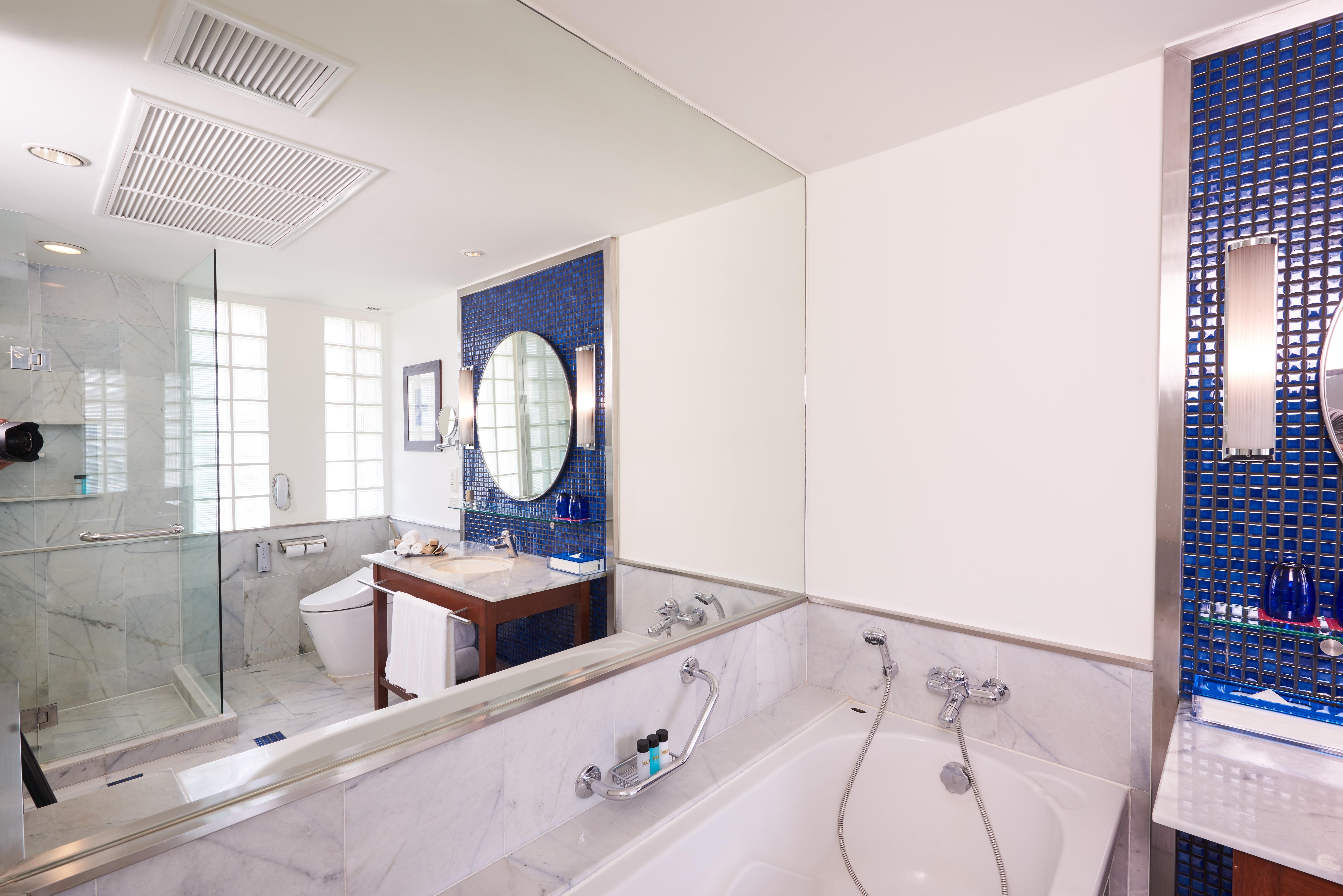 Triple Two Silom 4*