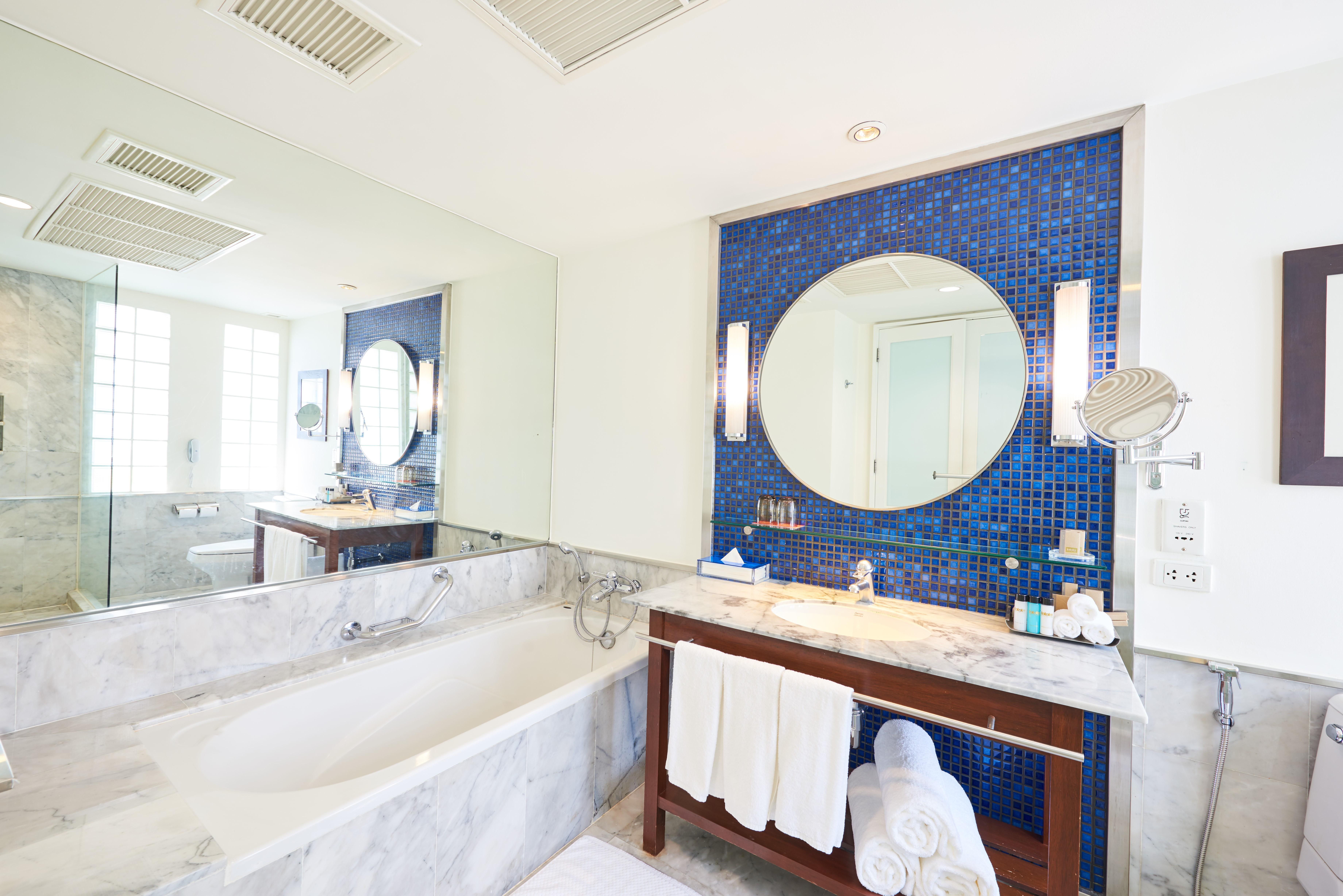 Hotel Triple Two Silom 4*
