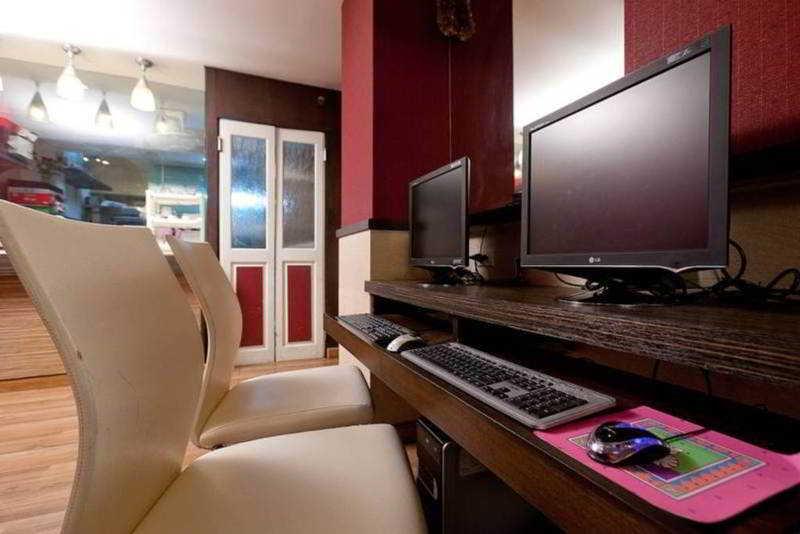 Arawana Express Phromphong Hotel 3*