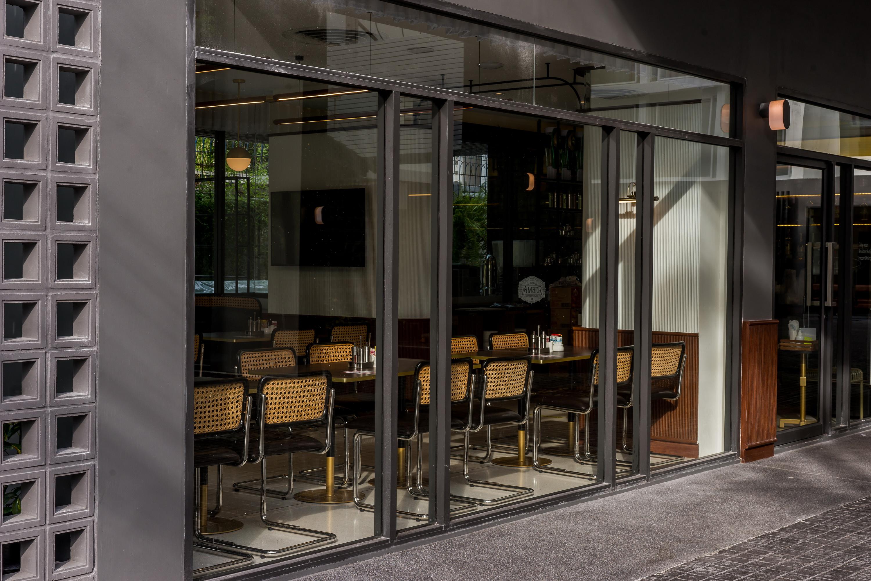 Amber Sukhumvit 85 Hotel 3*