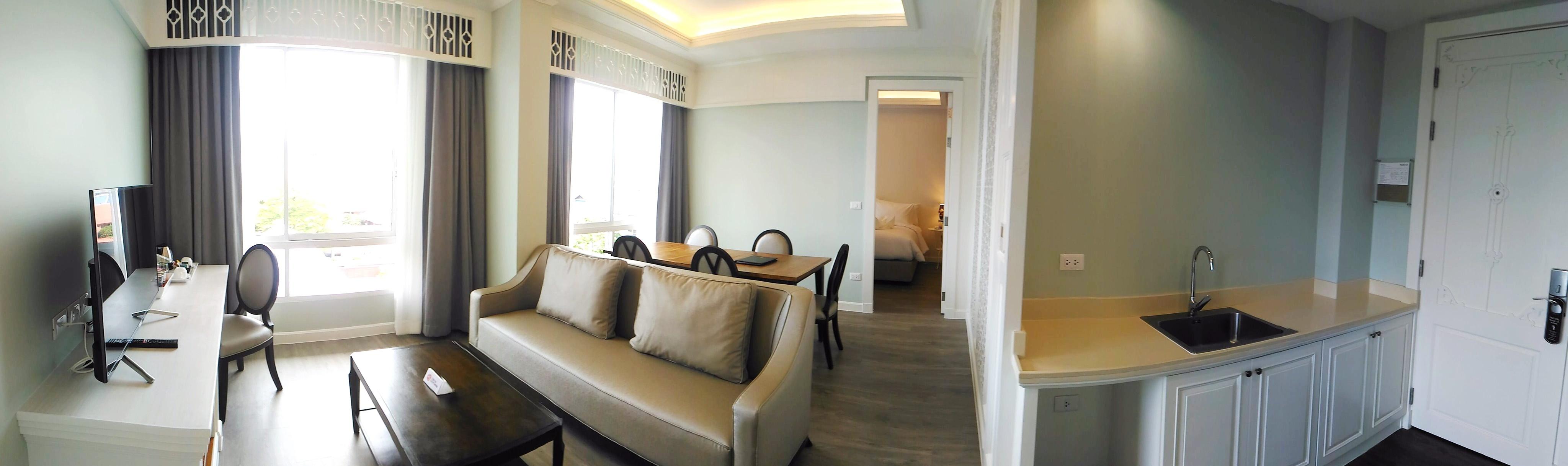 Siam Tharadol Hotel 4*