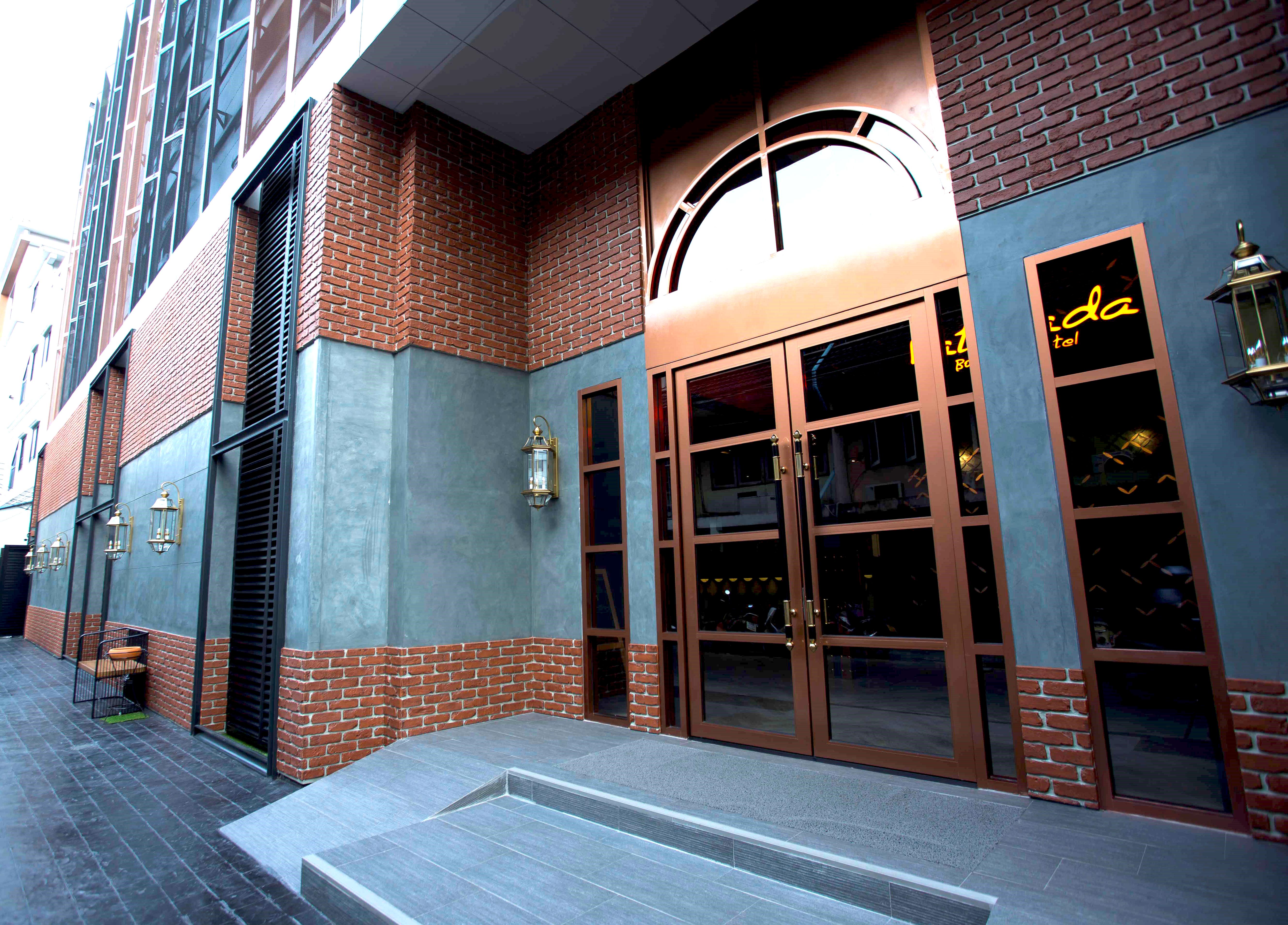 Ratchada Boutique