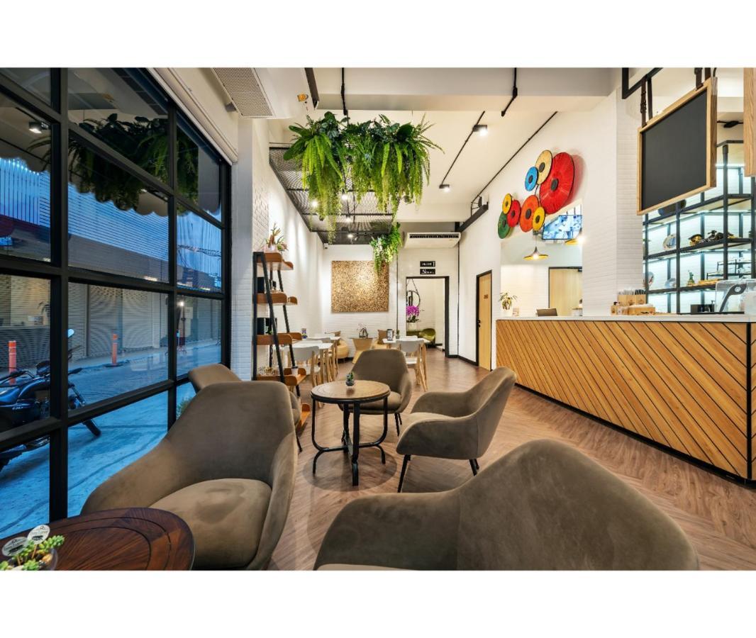 Siam Subway And Cafe Hostel Bangkok