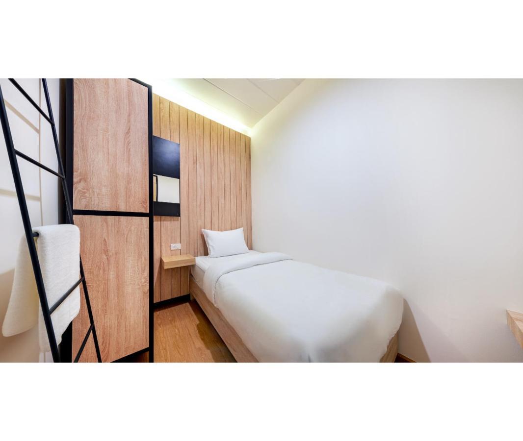 Siam Subway And Cafe Hostel Bangkok