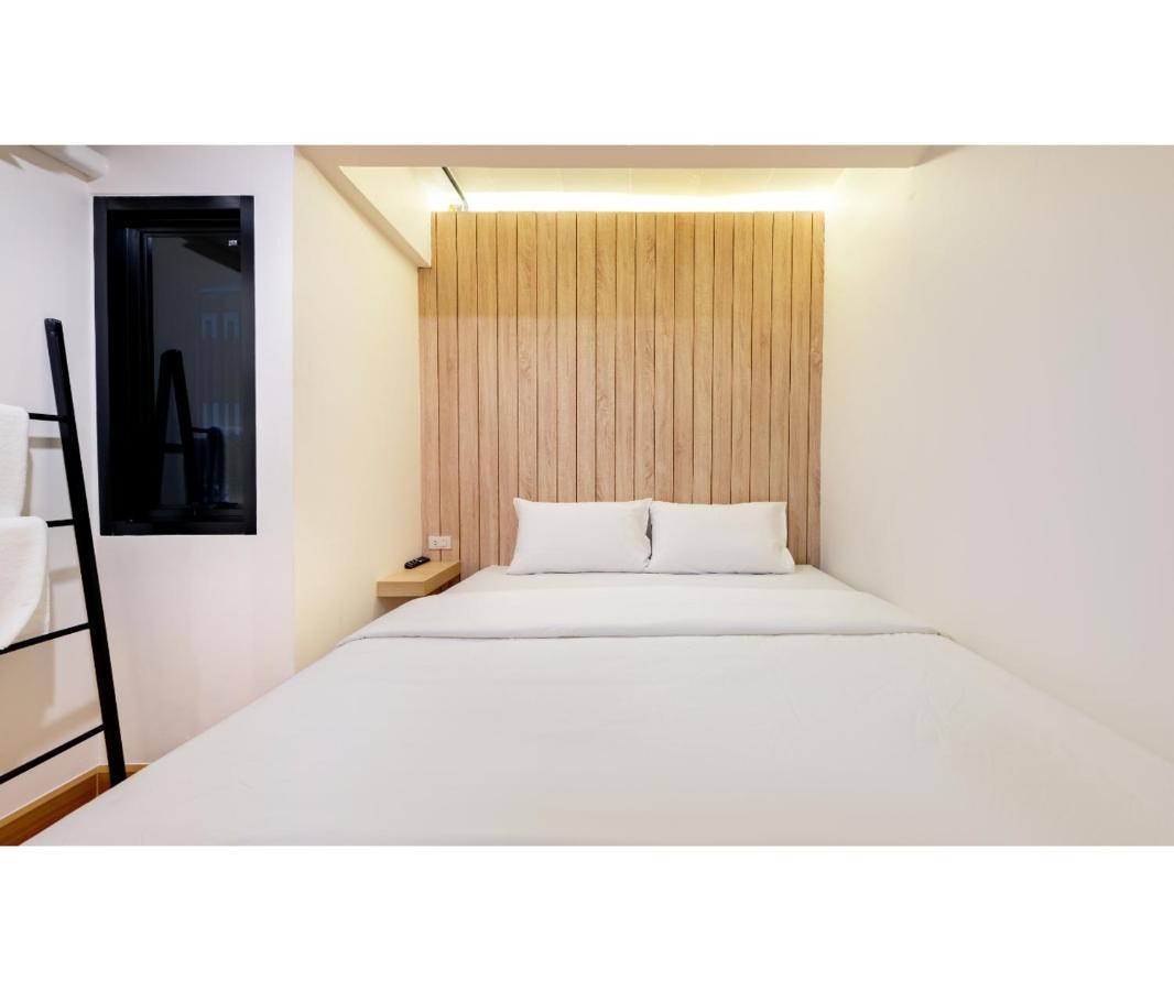 Siam Subway And Cafe Hostel Bangkok