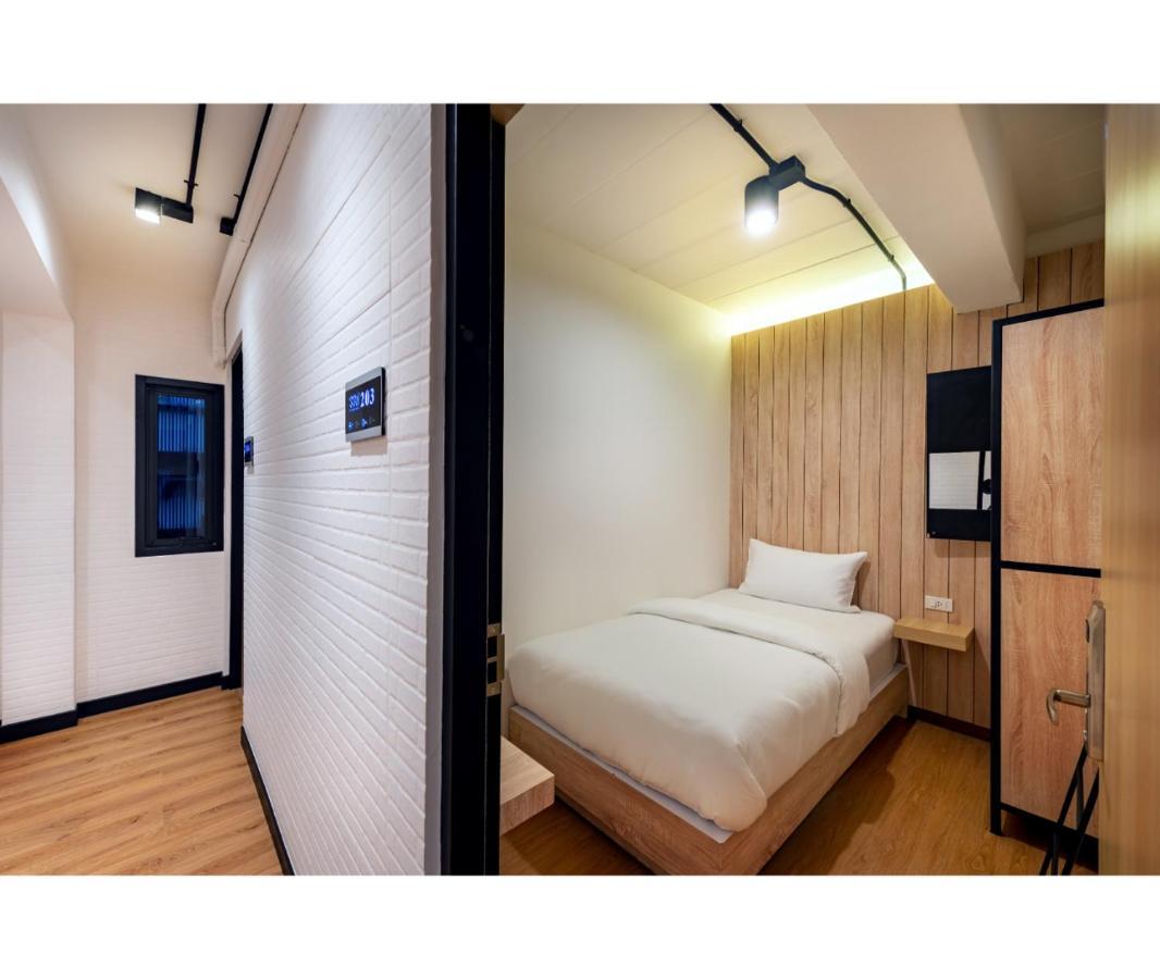 Hostel Siam Subway And Cafe
