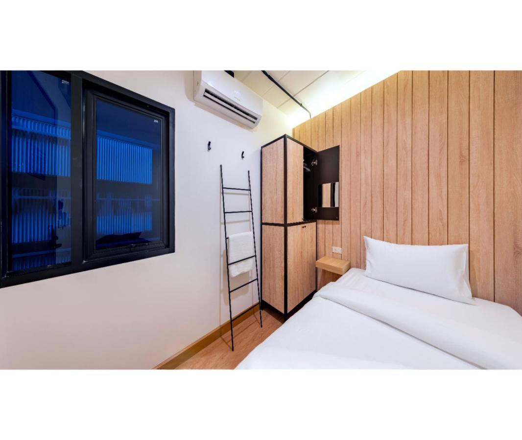 Siam Subway And Cafe Hostel Bangkok