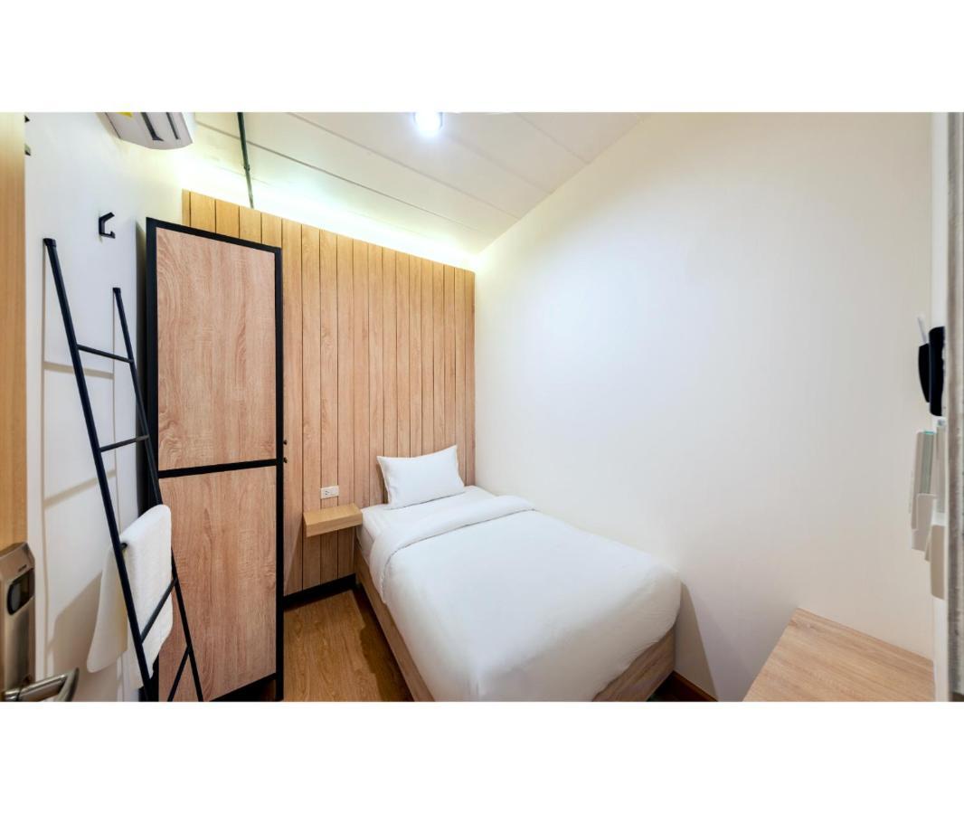 Hostel Siam Subway And Cafe