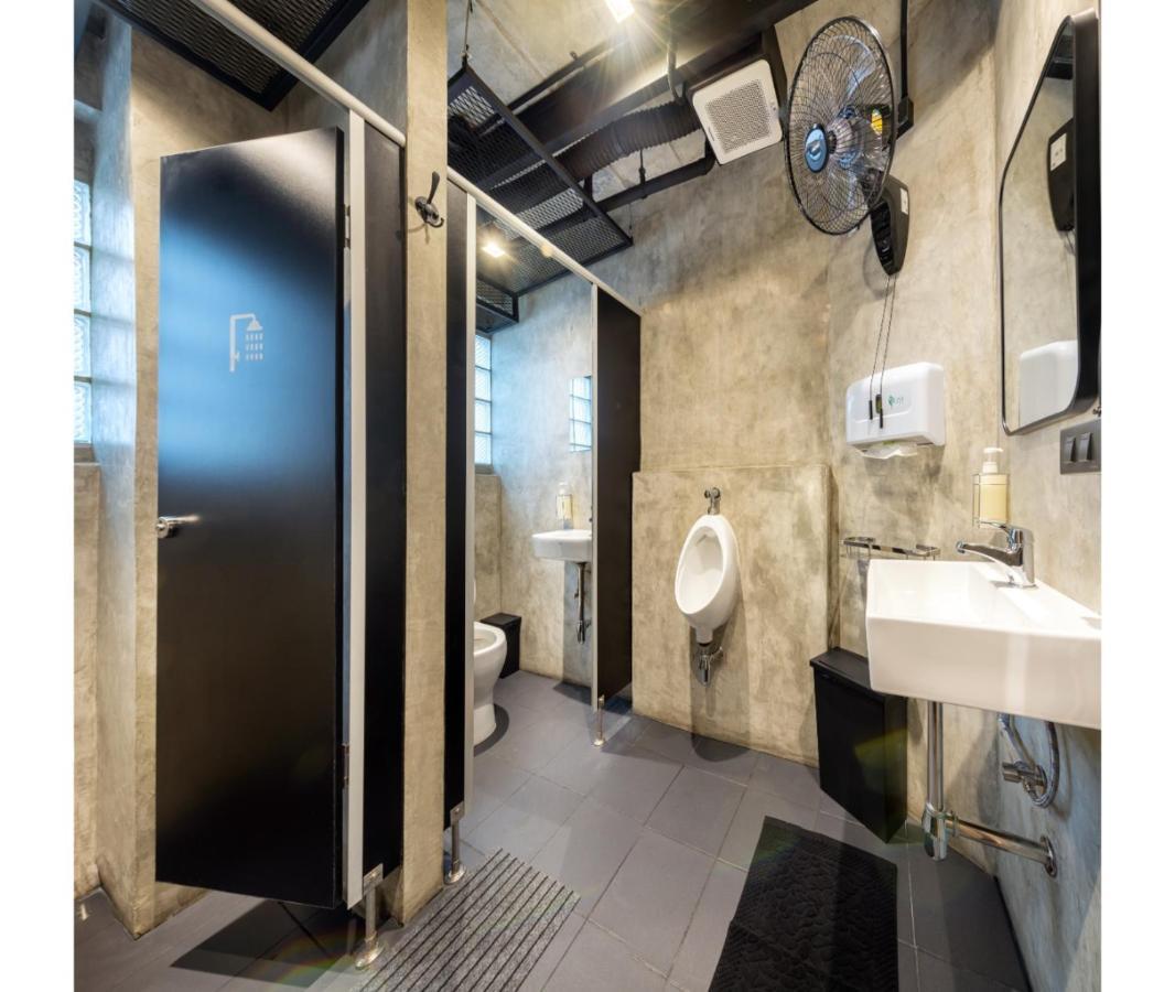 Siam Subway And Cafe Hostel