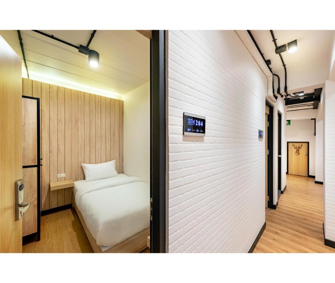Siam Subway And Cafe Hostel *