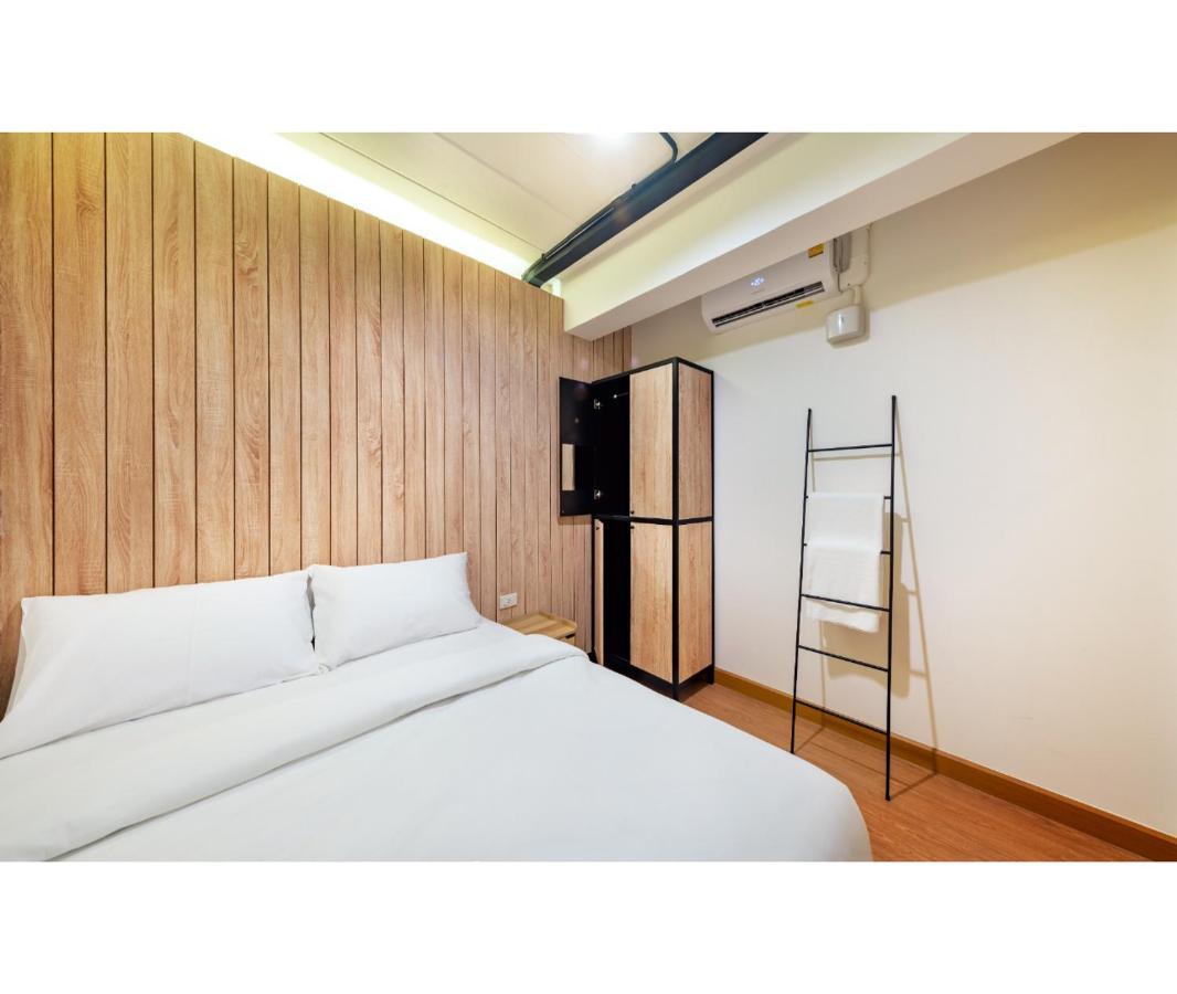 Siam Subway And Cafe Hostel Bangkok