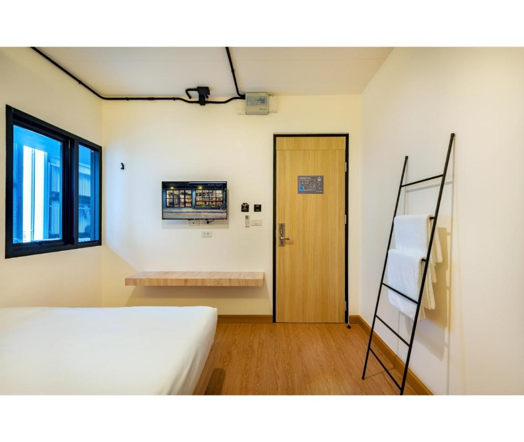 Siam Subway And Cafe Hostel