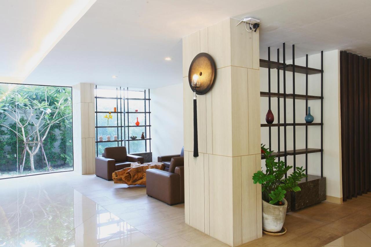Leenova Hotel