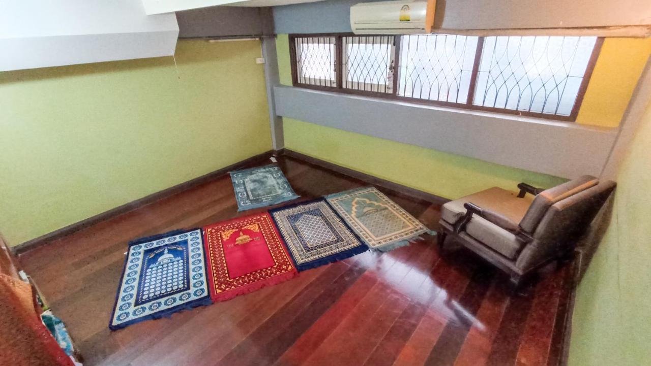 Usman Halal Asrama Bangkok