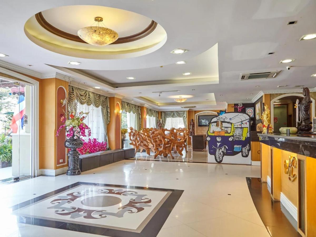 Metro Point 4*