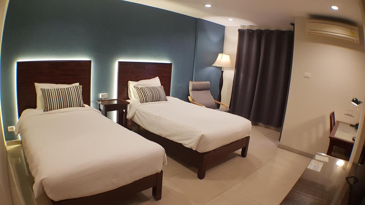 Aparthotel The Royalbee 3*