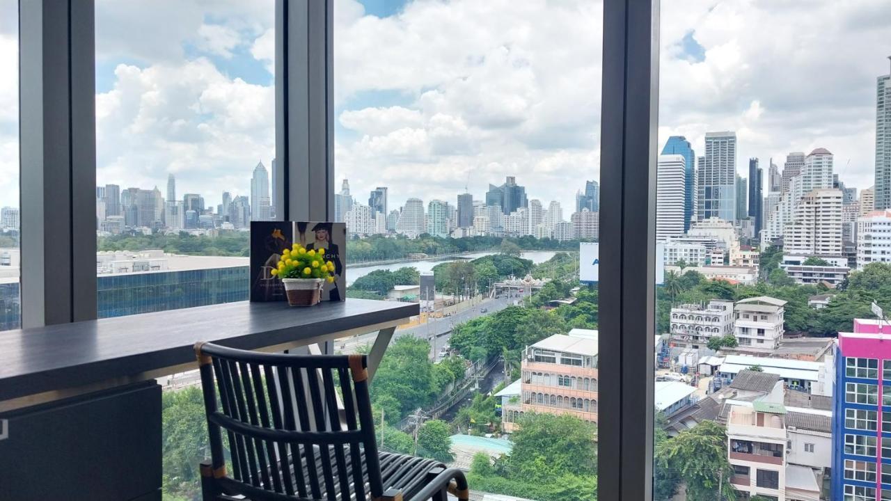 Luxury Queen Sirikit Asok Termianl 21