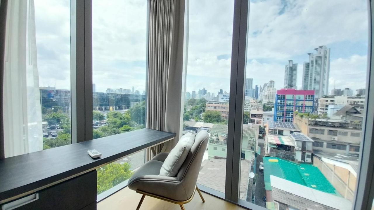 Luxury Queen Sirikit Asok Termianl 21 Bangkok