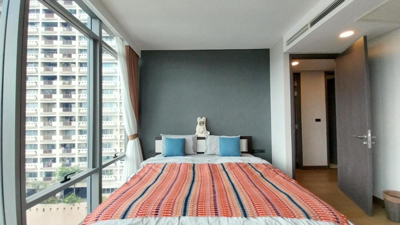 Luxury Queen Sirikit Asok Termianl 21