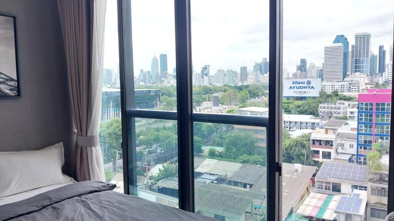 Luxury Queen Sirikit Asok Termianl 21