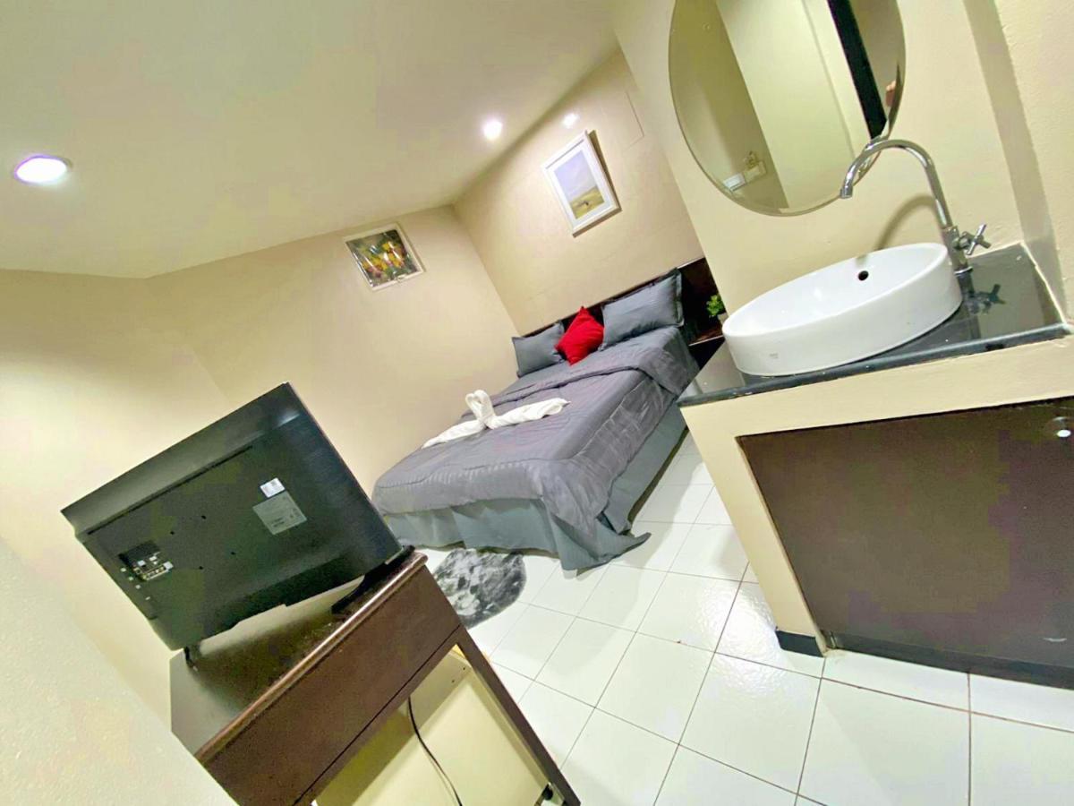Cheqinn - Sukhumvit 4 Nana Plaza *