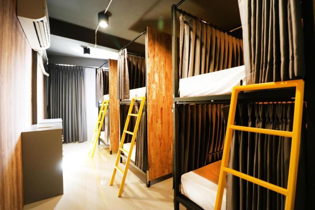 22 Hostel *