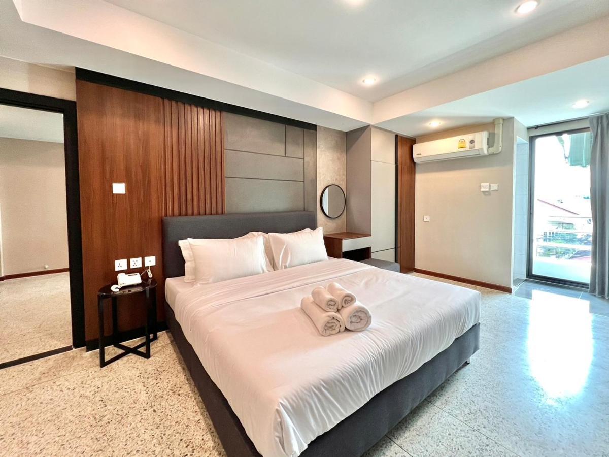 12 The At Don Mueang Airport Hotel