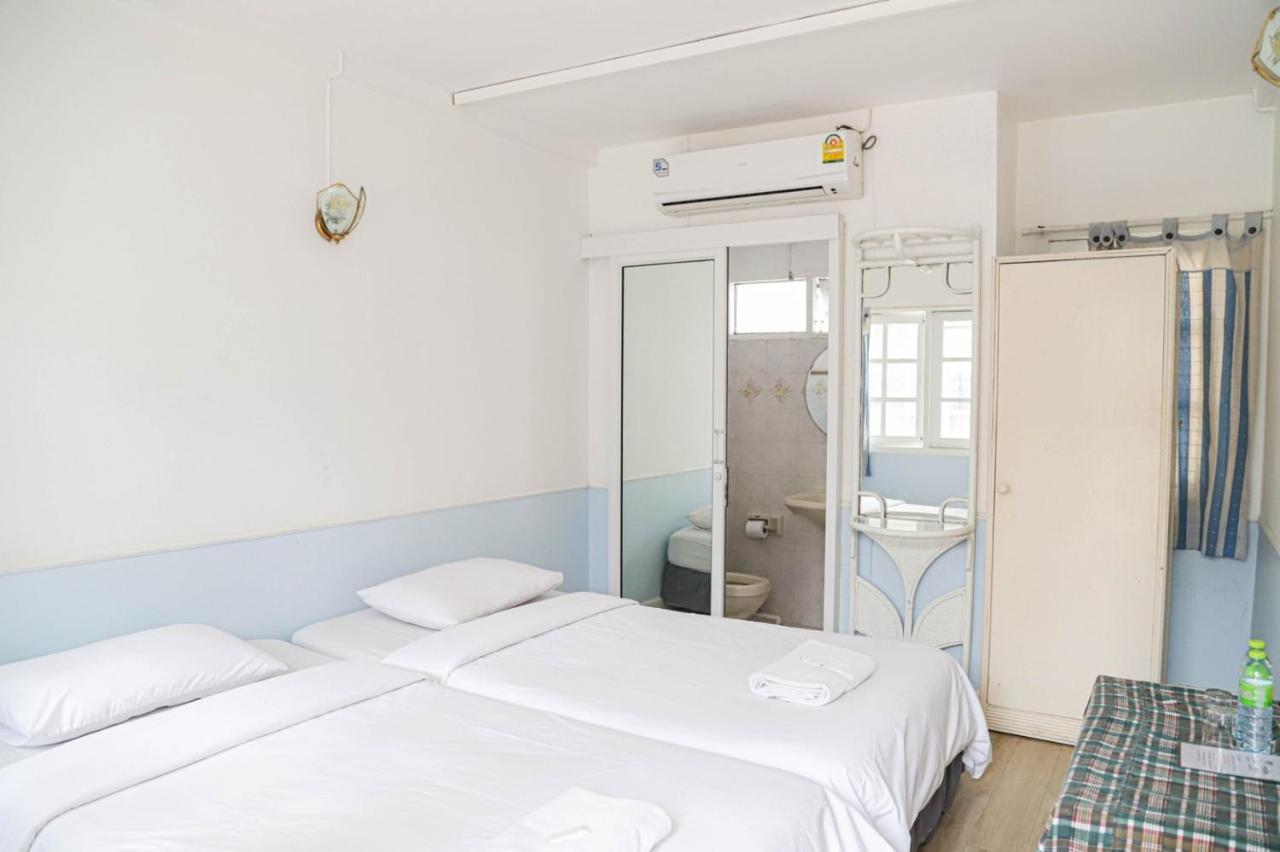 Hotel White