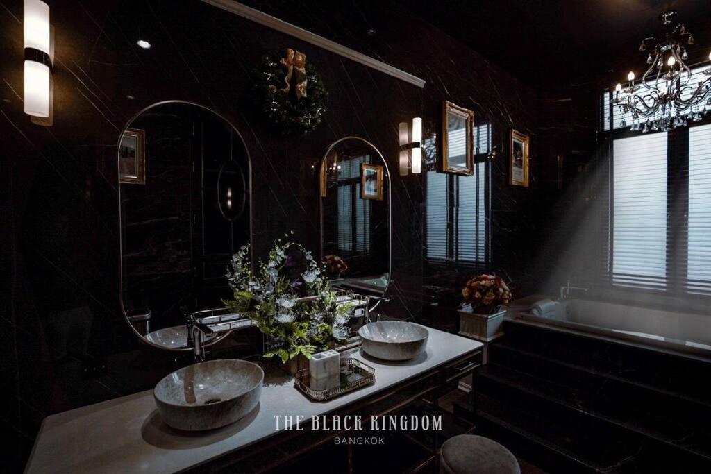 The Black Kingdom - เดอะ แบล็ค คิงดอม Bangkok