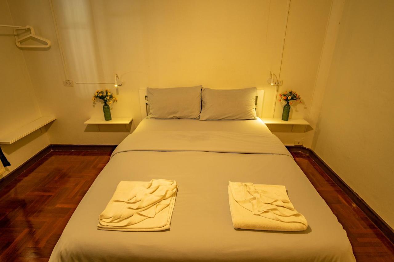 Home16 16 Sukhumvit Hostel *