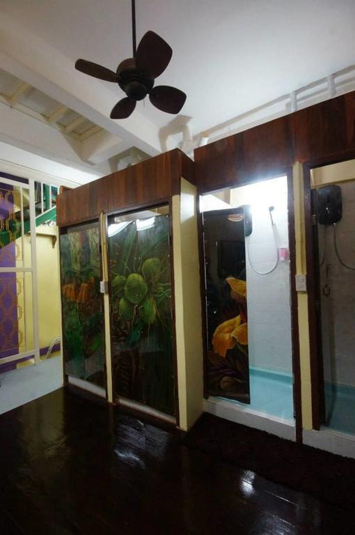 Hostel Baan Bovorn *