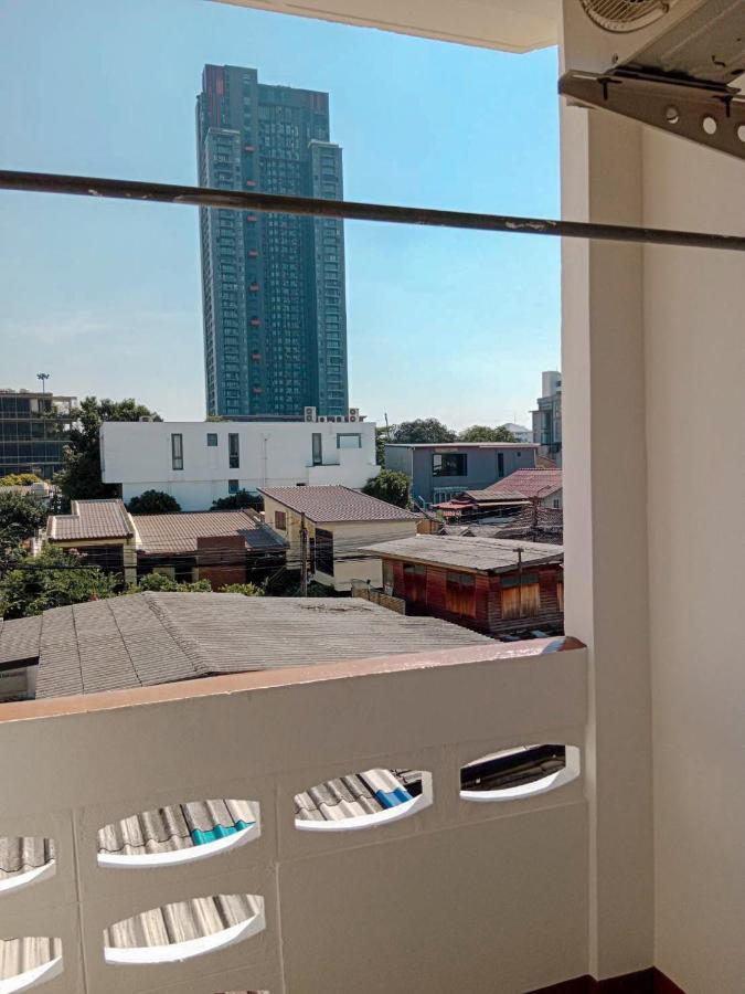 Airport Express: Convenient With Breakfast Apartment