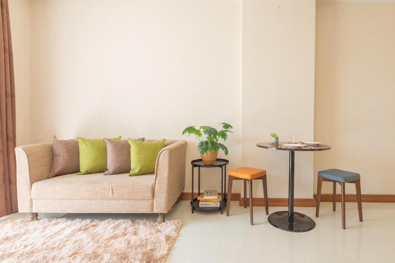 Lovely Next To Bkk Airport, Food Marts, Quiet Place To Apartment Bangkok