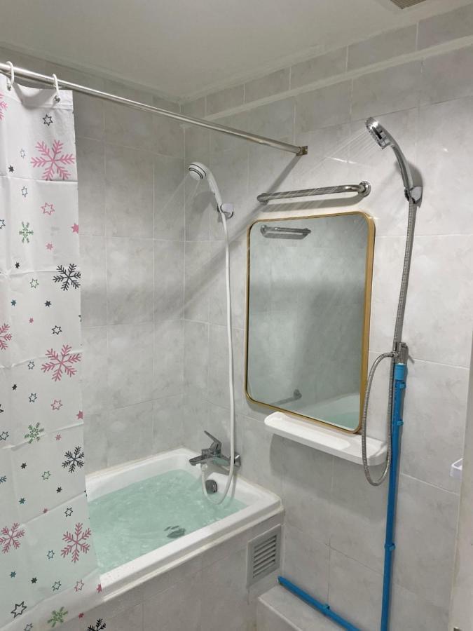 A4 Dindaeng Apartment