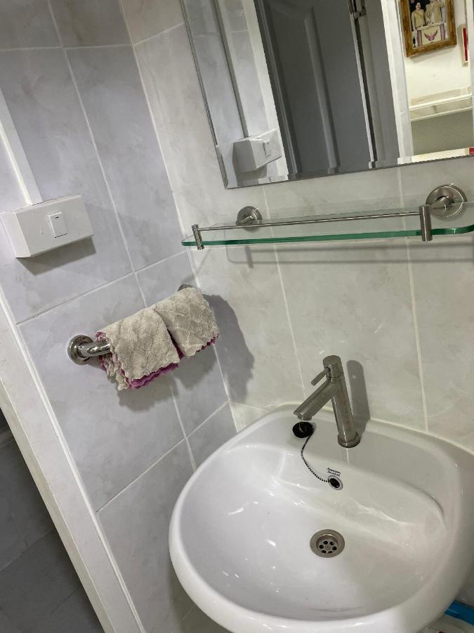 A4 Dindaeng Apartment Bangkok