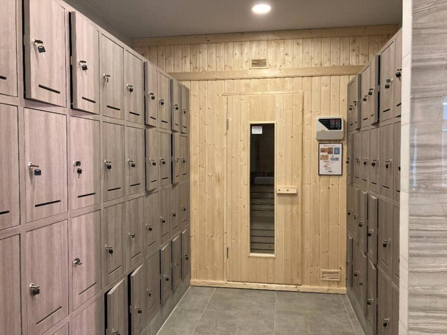 Cozy Free Wi-fi 1 Gbps And 100m From Subway Apartment *