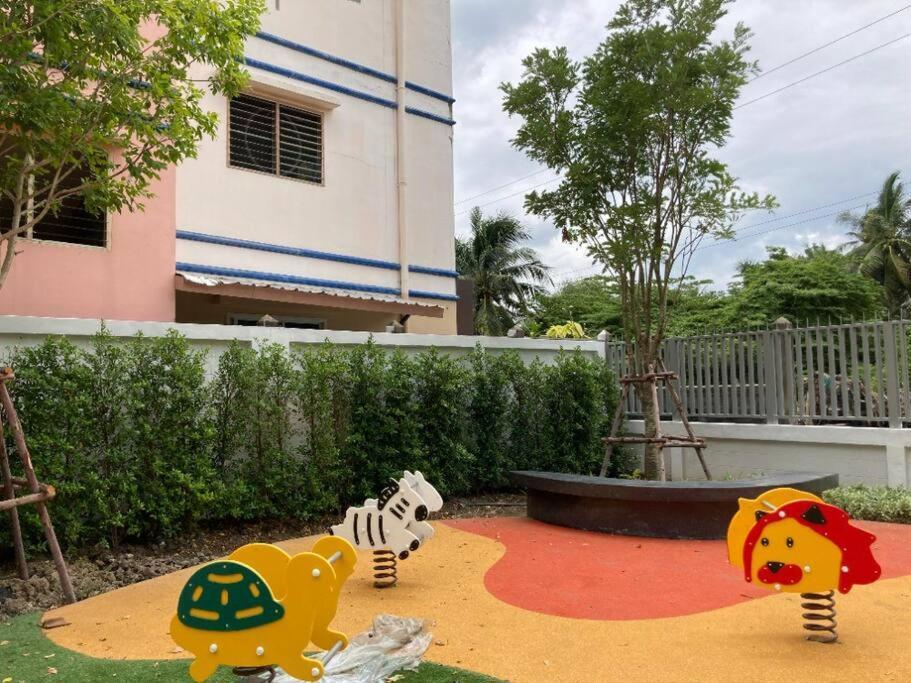 Apartment Cozy Free Wi-fi 1 Gbps And 100m From Subway Bangkok