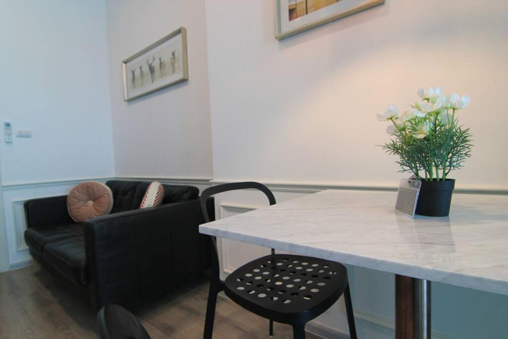 New Condo, Hi-speed Wi-fi, Gym Pool, Near Lam Sali Mrt Apartment