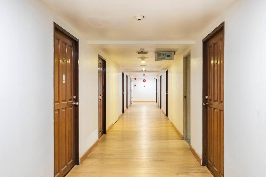 Selfcheckin Omni Tower Sukhumvit4 Nana Asoke Bts Mrt Hispeed Wifi Pool&gym *