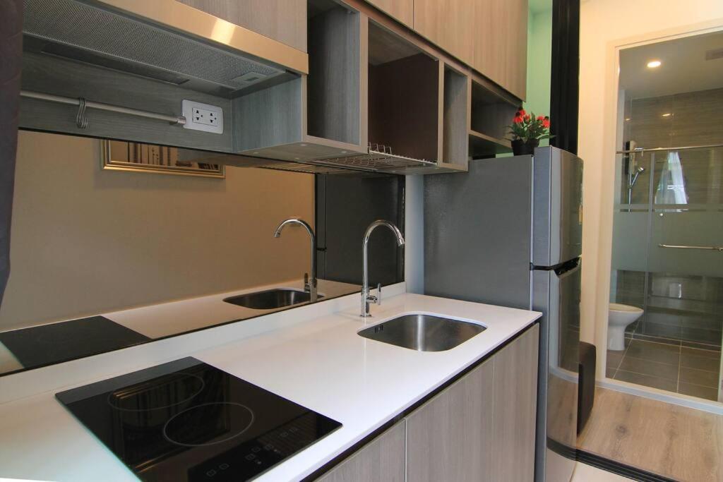 Apartment New Condo, Hi-speed Wi-fi, Gym Pool, Near Lam Sali Mrt